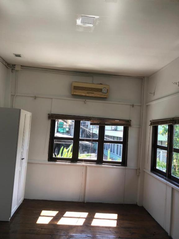 הוסטל צ'יאנג מאי Nearthepark Backpack House מראה חיצוני תמונה