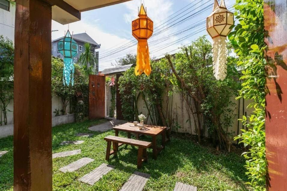 הוסטל צ'יאנג מאי Nearthepark Backpack House מראה חיצוני תמונה