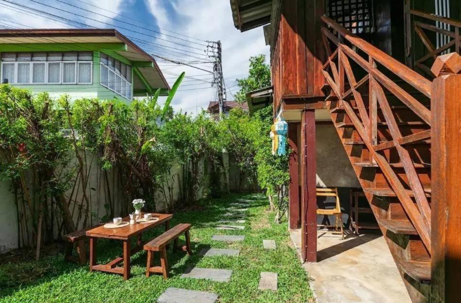 הוסטל צ'יאנג מאי Nearthepark Backpack House מראה חיצוני תמונה